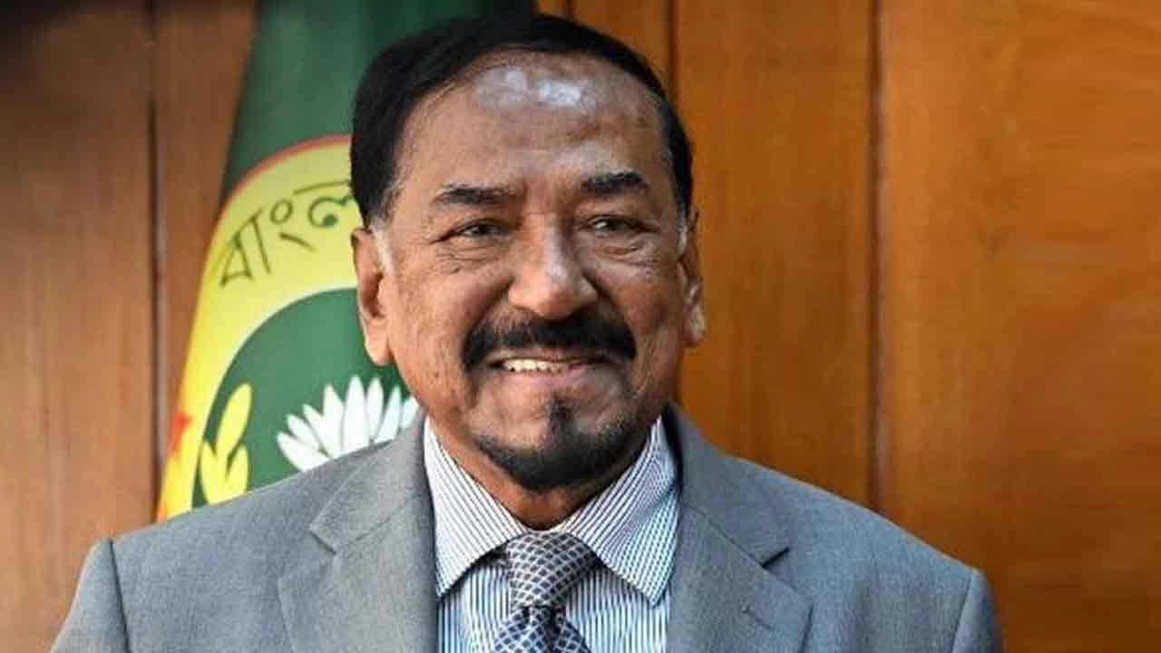 দায়িত্ব গ্রহণের পর প্রথমবার বঙ্গভবনে হাফিজ উদ্দিন আহমদ