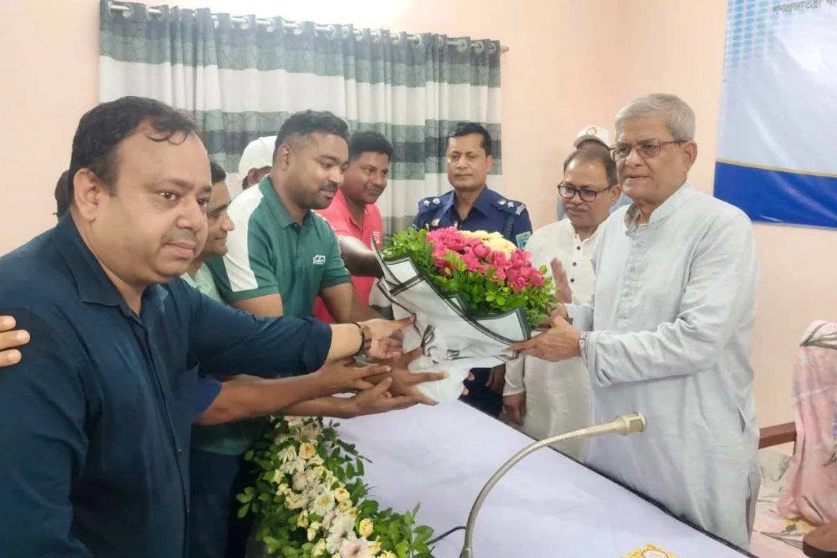সাংবাদিকদের সাদাকে সাদা ও কালোকে কালো বলার আহ্বান মির্জা ফখরুলের