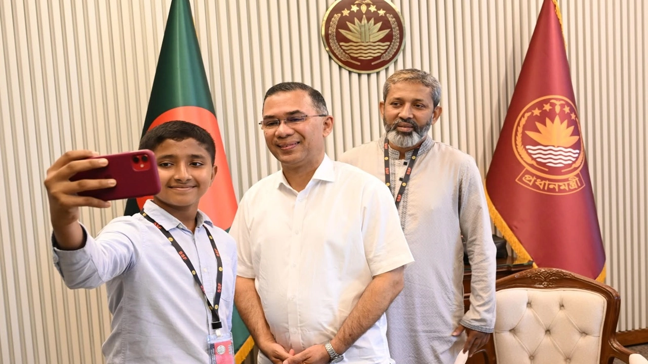 নমন্ত্রীর সঙ্গে দেখা করল ভুবন ভোলানো হাসির তাহসিন