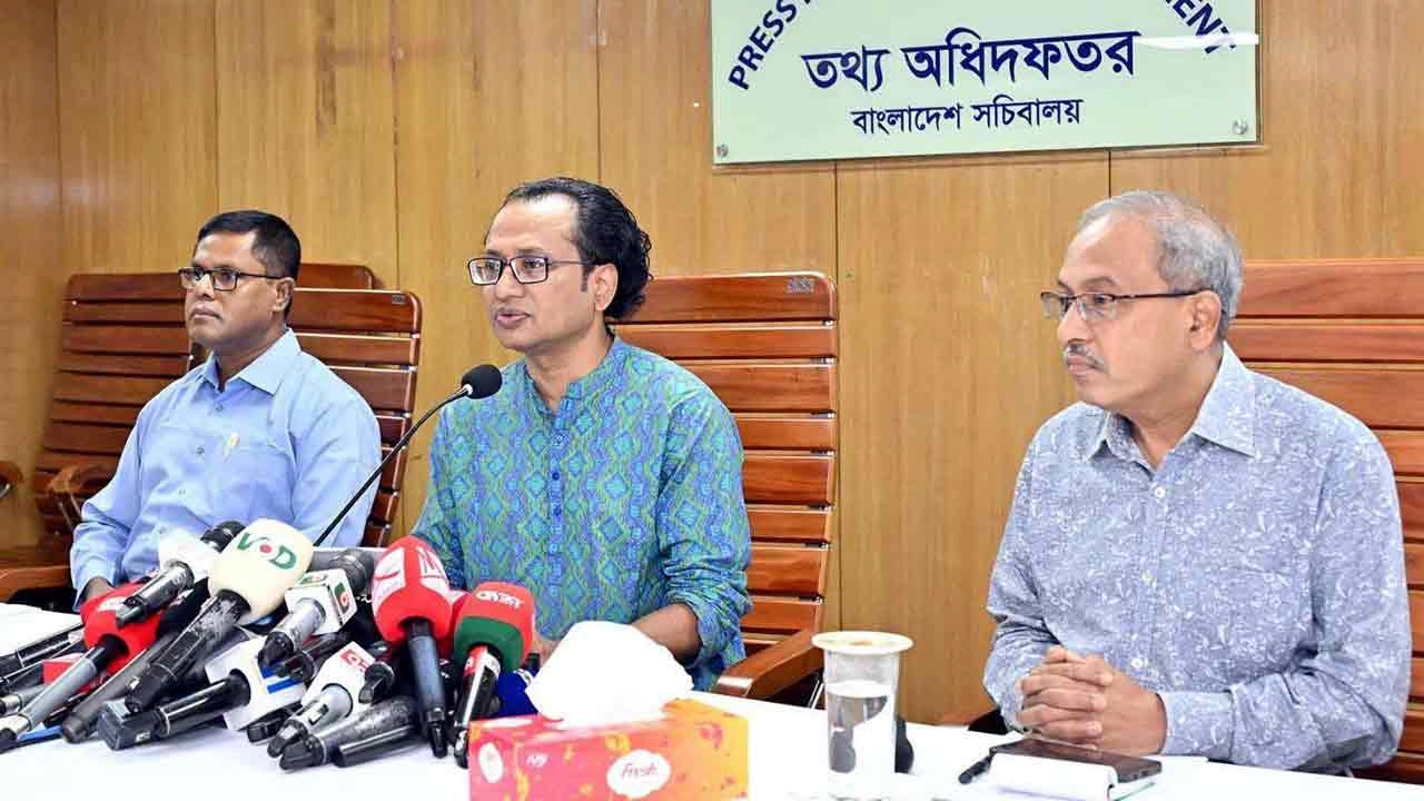 টুথপেস্টে মাইক্রোপ্লাস্টিক, জনস্বার্থে ব্যবস্থা নেবে সরকার: প্রধানমন্ত্রীর উপদেষ্টা