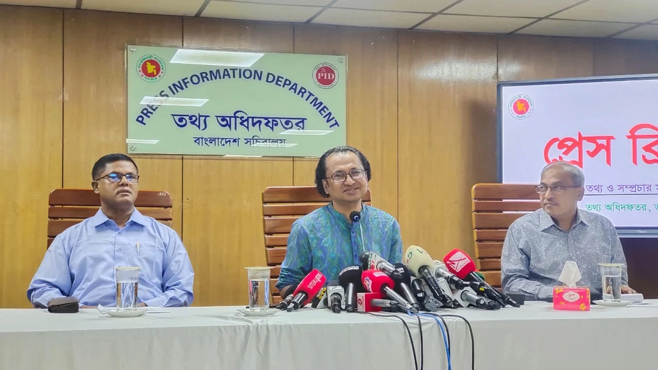 সাবেক রাষ্ট্রপতির আগের অপরাধের বিচারে বাধা নেই: তথ্য উপদেষ্টা