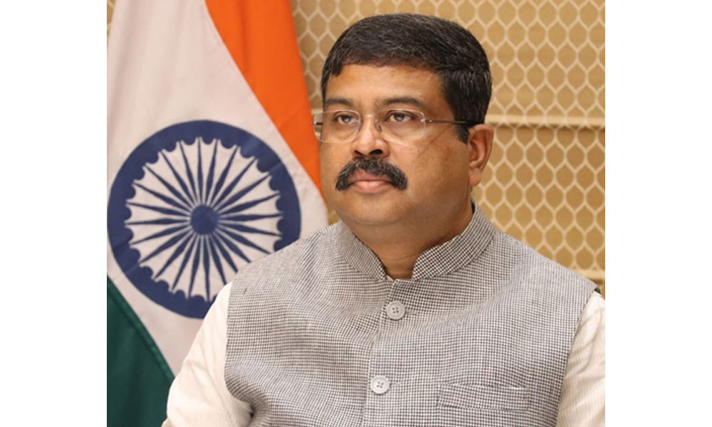 আন্দোলনের মুখে ভারতের শিক্ষামন্ত্রীর পদত্যাগ
