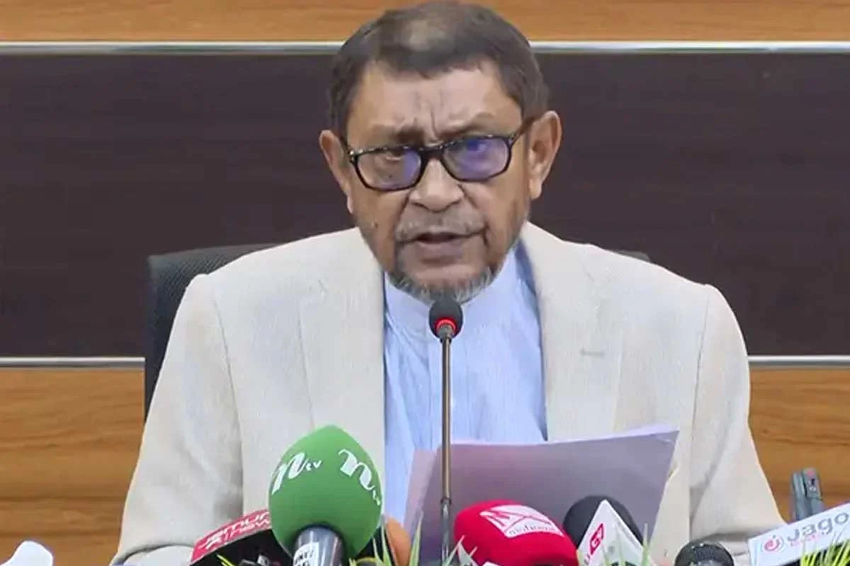 বন্যাকবলিত ১১ জেলায় চিকিৎসক-স্বাস্থ্যকর্মীদের ছুটি বাতিল: স্বাস্থ্যমন্ত্রী