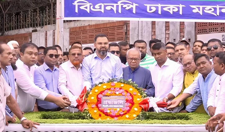 আরাফাত রহমান কোকোর জন্মদিনে বনানী কবরস্থানে শ্রদ্ধা