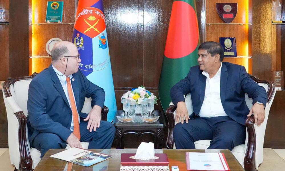 প্রতিরক্ষা উপদেষ্টার সঙ্গে আইসিআরসি বাংলাদেশ প্রধানের সাক্ষাৎ