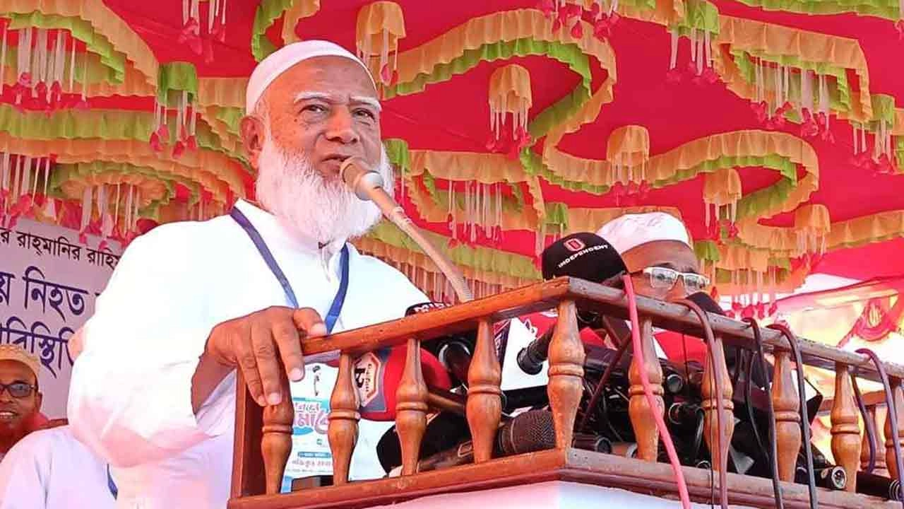 ‘ওখানে মধু আছে, চুষলেই জিহ্বায় মজা লাগে’