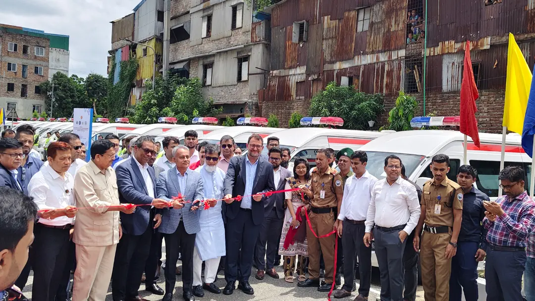 সড়ক দুর্ঘটনায় মৃত্যুর সংখ্যা অর্ধেকে নামিয়ে আনার অঙ্গীকার করলেন সড়ক পরিবহন ও সেতু মন্ত্রণালয়ের মন্ত্রী শেখ রবিউল আলম
