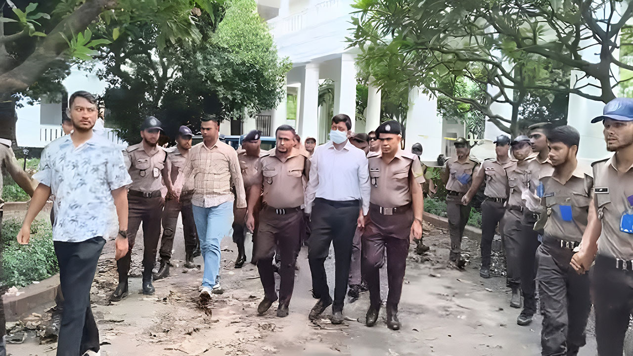 ইলিয়াস আলী গুম: উইং কমান্ডার সাইফুরকে ট্রাইব্যুনালে হাজির