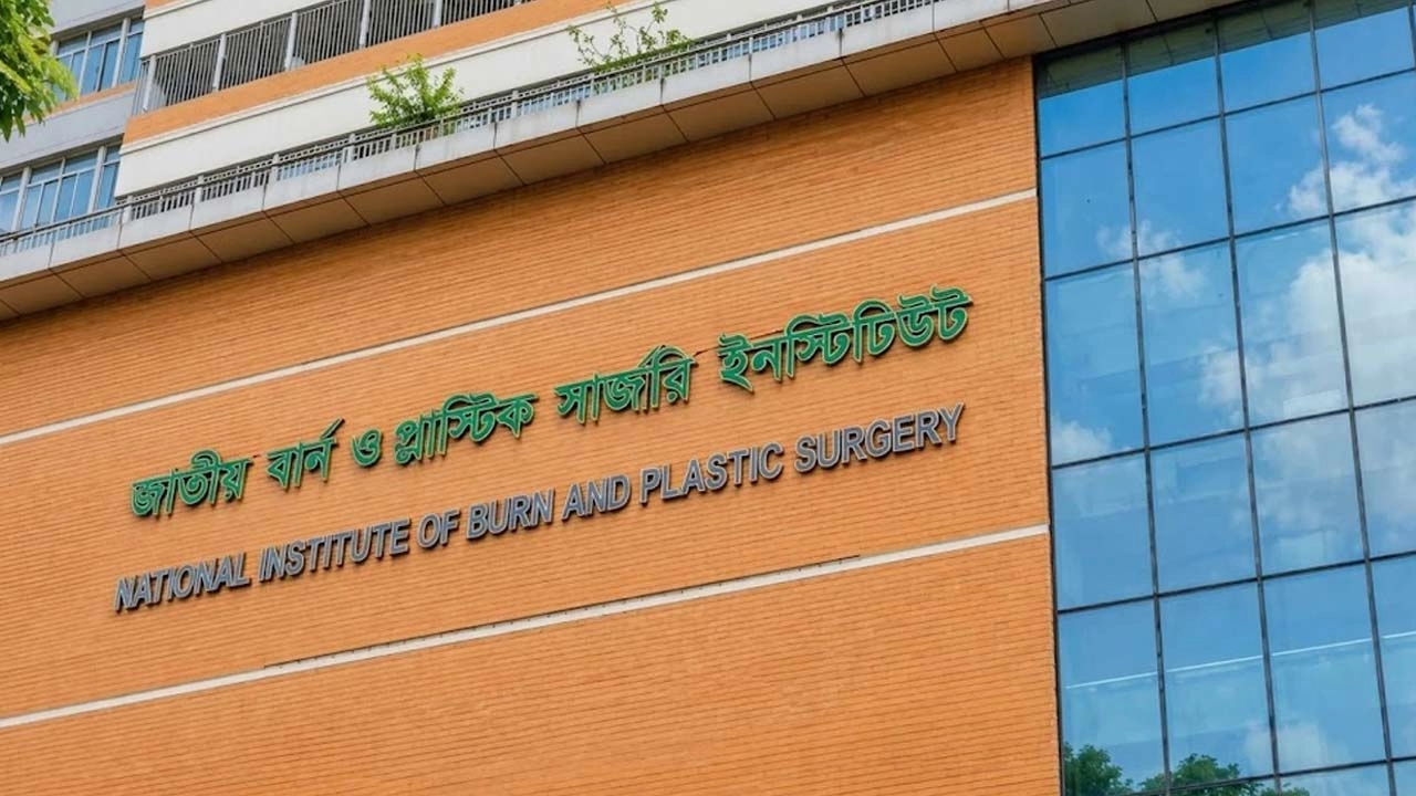 নারায়ণগঞ্জে গ্যাস লিকেজ থেকে বিস্ফোরণ, একই পরিবারের দগ্ধ ৩