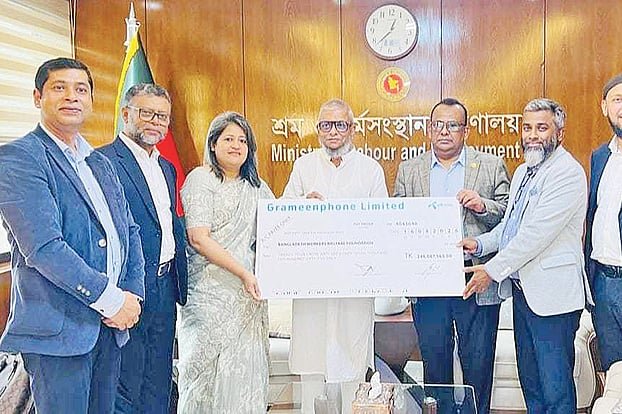 শ্রমিককল্যাণ তহবিলে অর্থ দিল গ্রামীণফোন