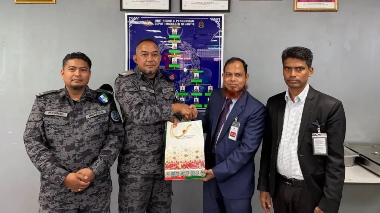 মালয়েশিয়ার ইমিগ্রেশন ডিপোতে থাকা বাংলাদেশিদের সঙ্গে দূতাবাসের সাক্ষাৎ