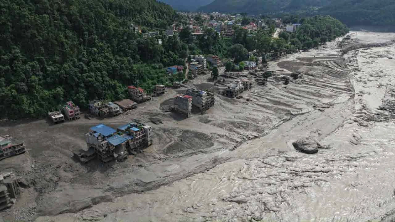 নেপালে পাহাড়ি ঢলে নিহত বেড়ে ৪৬৯, পর্যটকসহ এখনও নিখোঁজ অনেক