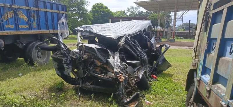 বগুড়ায় মাইক্রোবাস-ট্রাকের ভয়াবহ সংঘর্ষে নিহত ২, আহত ৭