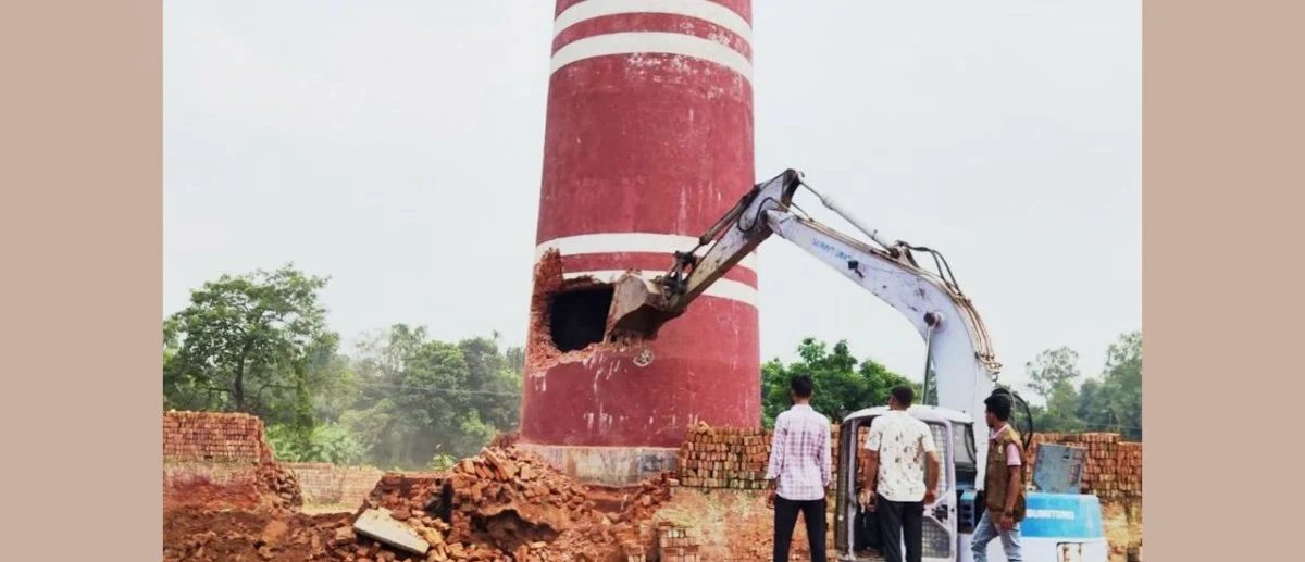মেলান্দহে অবৈধ ইটভাটায় অভিযান, চিমনি গুঁড়িয়ে দিল প্রশাসন