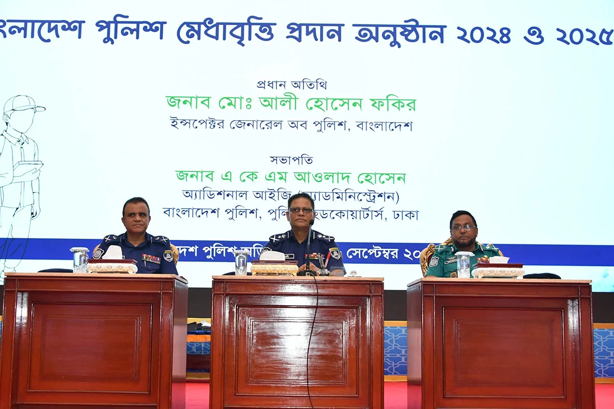 সততা, নৈতিকতা ও মানবিক মূল্যবোধ সম্পন্ন মানুষ হতে হবে : আইজিপি