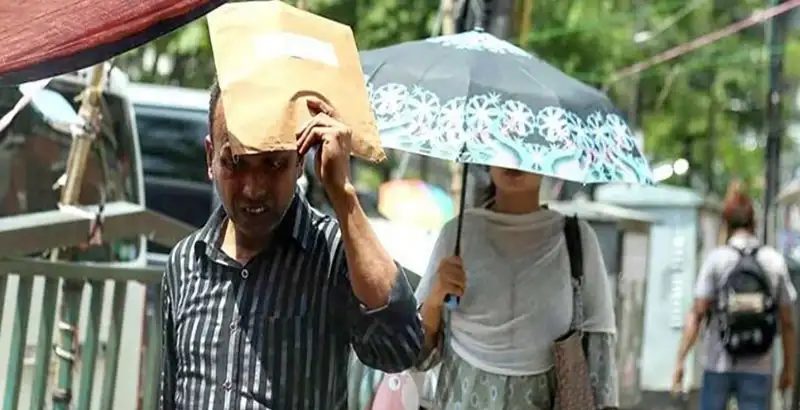 ঢাকায় বৃষ্টির সম্ভাবনা, কমছে না গরম