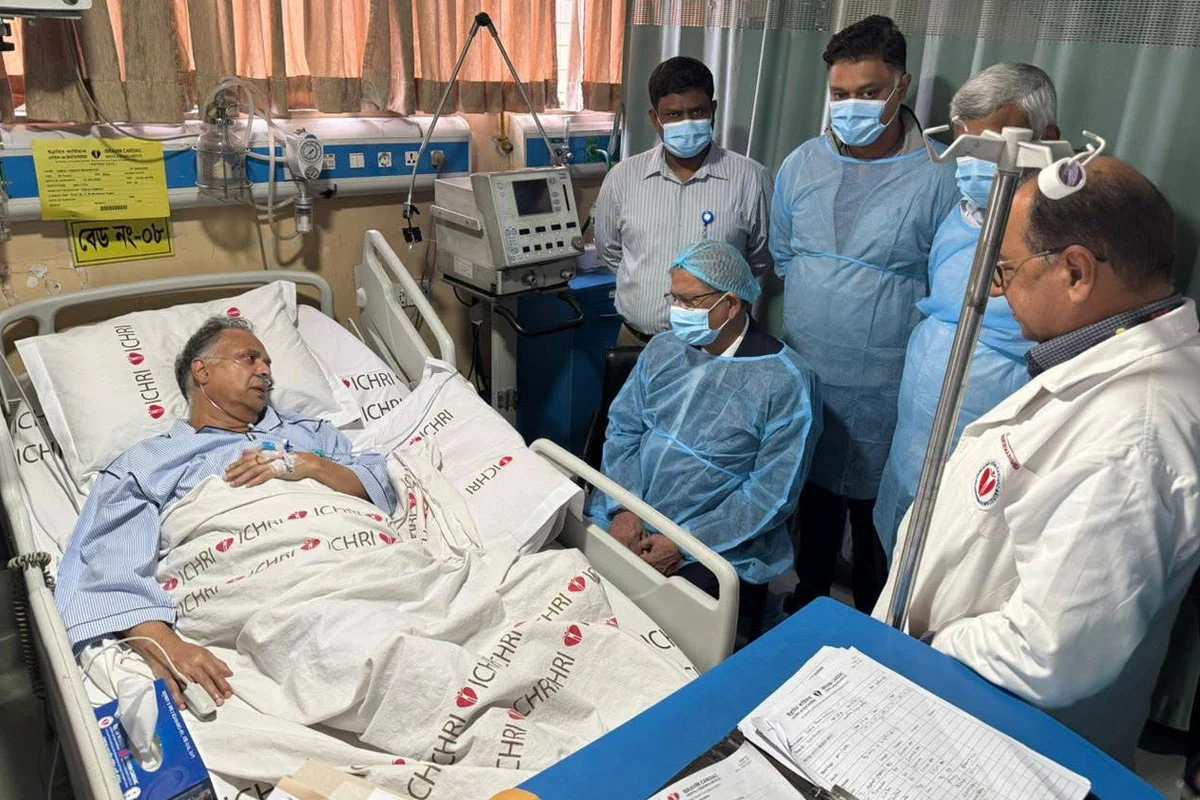 চিকিৎসাধীন বিদ্যুৎমন্ত্রীকে দেখতে গেলেন রাষ্ট্রপতি