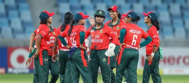 নারী ক্রিকেটে চরম ব্যর্থতা, দায় স্বীকারের বদলে কাদা ছোড়াছুড়ি