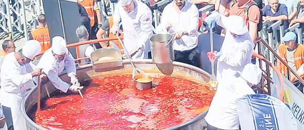 ‘দানবীয়’ হাঁড়িতে বেকড বিনস রান্না, বিশ্ব রেকর্ড তুরস্কের