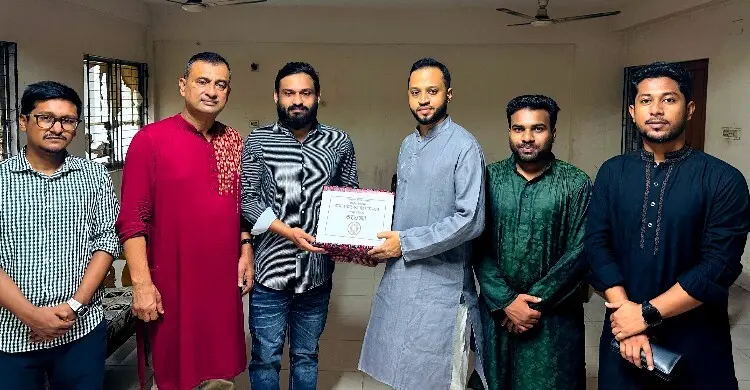 বাবা গুম, মা দুর্ঘটনায় নিহত- সেই রিফাদের জন্য বই পাঠালেন প্রধানমন্ত্রী