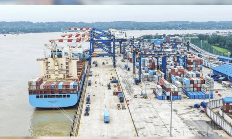 চট্টগ্রাম বন্দরের পতেঙ্গা টার্মিনালে ঘণ্টায় ৫৮টি কনটেইনার ওঠানো-নামানোর রেকর্ড