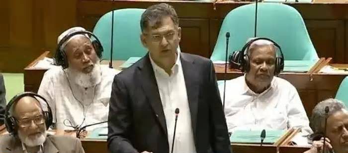 সংসদে স্বরাষ্ট্রমন্ত্রী / পিলখানার ঘটনায় চাকরিচ্যুত বিডিআর সদস্যদের পুনর্বহালের সুযোগ নেই