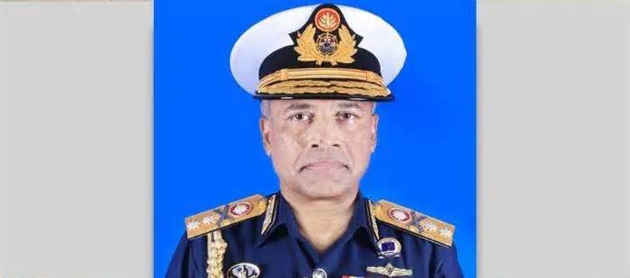 কোস্ট গার্ডের নতুন ডিজির দায়িত্ব নিলেন রিয়ার অ্যাডমিরাল মঈনুল হাসান