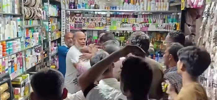 ব্যবসায়ীকে আ. লীগের ‘অর্থদাতা’ আখ্যা দিয়ে মারধরের অভিযোগ বিএনপি নেতার বিরুদ্ধে