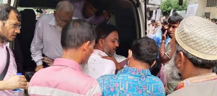 মতিঝিলে ইসলামী ব্যাংকের সামনে দুই পক্ষের সংঘর্ষ