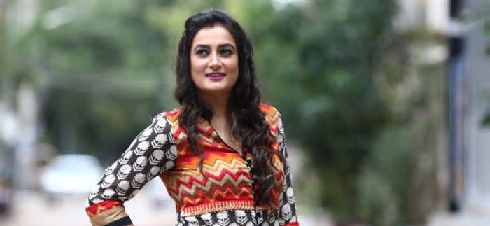 জাপানে যেমন আছেন অপর্ণা ঘোষ
