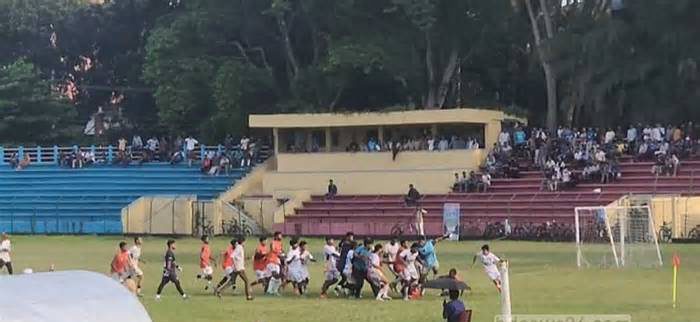 রাজশাহী বিশ্ববিদ্যালয়ে ফুটবল ম্যাচ নিয়ে ২ বিভাগের শিক্ষার্থীদের সংঘর্ষ, কয়েকজন আহত