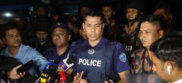 ‘সন্ত্রাসীরা এদিকে আসলে মাইরা ফেলামু’—জঙ্গল সলিমপুরে এসপি মাসুদ