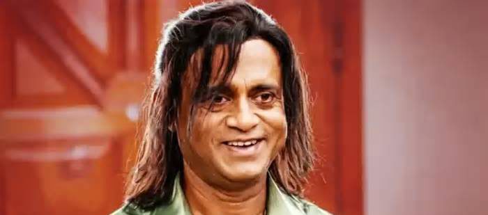 ব্যাচেলর পয়েন্টের ফ্ল্যাটে আ খ ম হাসান