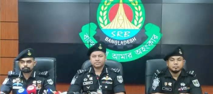 খুলনার ‘সন্ত্রাসী’ ডালিম দুই সহযোগীসহ গ্রেফতার, পিস্তল-গুলি উদ্ধার