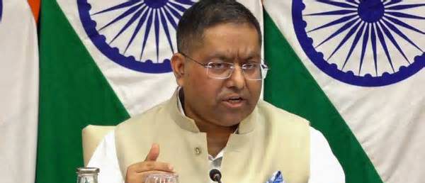 শেখ হাসিনা আমলের ১০১ চুক্তি পর্যালোচনা করছে ঢাকা, প্রতিক্রিয়ায় যা বলল ভারত