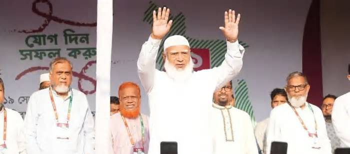 রংপুর অভিমুখে ১১ দলীয় ঐক্যের লং মার্চ শুরু