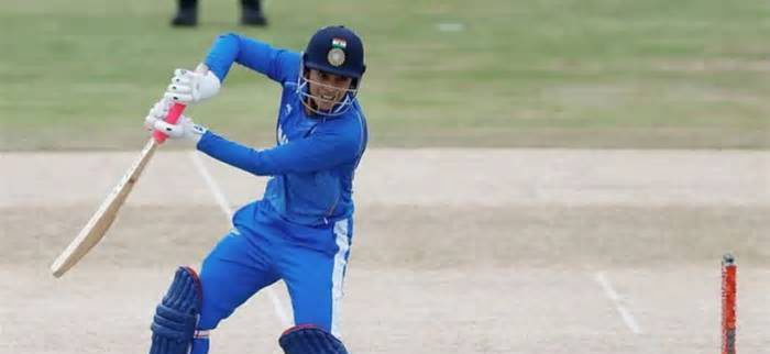 নারী টি-টোয়েন্টিতে নতুন ইতিহাস শীর্ষে স্মৃতি মান্ধানা