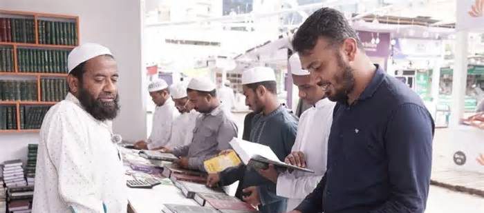 বইপ্রেমীদের সমাগমে বায়তুল মোকাররমে মুখর মাসব্যাপী ইসলামী বইমেলা