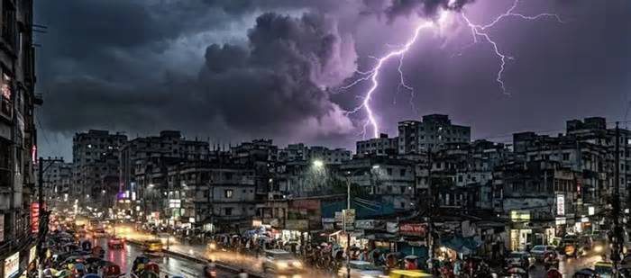 পা হারানো নার্গিসের পাশে জেলা প্রশাসন, হবে মুদি দোকান