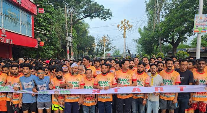 রাজশাহীতে অনুষ্ঠিত হলো ১০ কিলোমিটার ম্যারাথন ‘রান ফর সিল্ক সিটি’