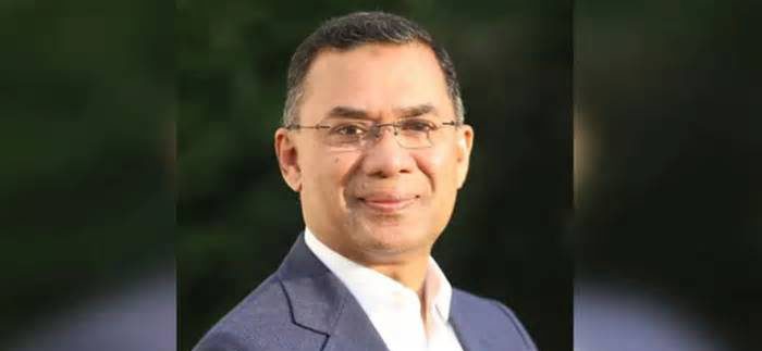নিউইয়র্ক থেকে দেশে ফিরলেন প্রধানমন্ত্রী