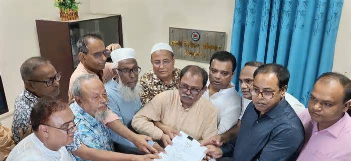 ঠাকুরগাঁও-১ উপনির্বাচন: মনোনয়নপত্র জমা দিলেন রাষ্ট্রপতির ভাই মির্জা ফয়সল