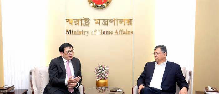 স্বরাষ্ট্রমন্ত্রীর সঙ্গে সিঙ্গাপুরের বিদায়ী দূতের সাক্ষাৎ
