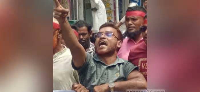 মিছিলে স্লোগান দিতে দিতে মৃত্যুর কোলে ঢলে পড়লেন শ্রমিক দল নেতা