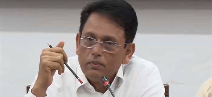 এসএসসির খাতা মূল্যায়নে ‘দুর্বলতা’, শিক্ষকদের জবাবদিহিতায় আনার কথা বললেন মন্ত্রী