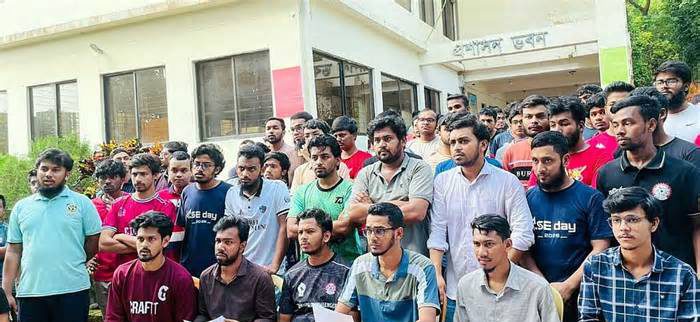 সিলেট ইঞ্জিনিয়ারিং কলেজে আন্দোলন চলবে, ক্যাম্পাস ছাড়তে পারবেন না শিক্ষকরা