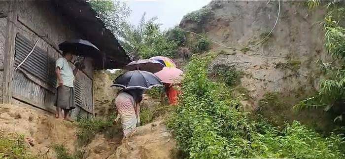 ৫ জেলায় অতি বর্ষণের আভাস, ভূমিধসের সতর্কবার্তা
