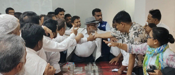 নারায়ণগঞ্জ আদালতে বিএনপিপন্থী দুইপক্ষের আইনজীবীদের হাতাহাতি, পিপি আহত