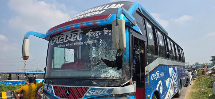 মানিকগঞ্জে বাস-অটোরিকশার সংঘর্ষে নিহত ২