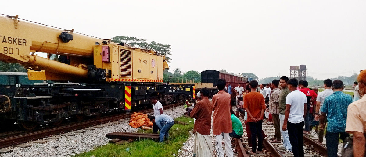 দুই ঘণ্টা পর ঢাকা-চট্টগ্রাম রেল যোগাযোগ স্বাভাবিক, তদন্ত কমিটি গঠন